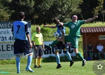 Oslabená Janová ještě vyfasovala červenou kartu a nakonec v Halenkově padla
