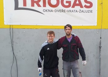 Brankáři jinak v akci! Valmez se příkladně stará o svůj stadion