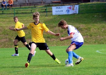 Střelecká show Nikolase Derganze v dresu starších žáků SD Horní Bečva/Prostřední Bečva. Lidečku se nedařilo. Dorostenci VKK zahájili remízou