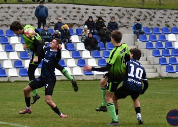 Výborná Ratiboř jen první poločas. Ve druhém přišel vichr z Valašských Příkaz, směr udával Juřica