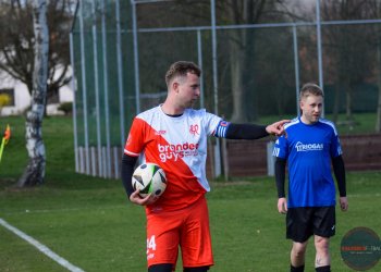 Huslenky urvaly doma bod s vedoucím Hutiskem. Větší bojovnost na straně domácích