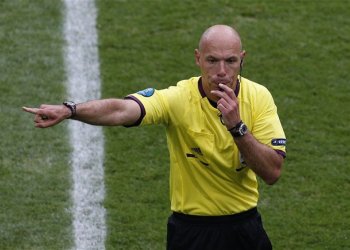Fotbal potřebuje rozhodčí