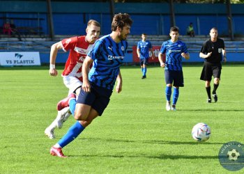 Vsetínského brankáře Eliáše překonal až po 336 minutách z penalty Všechovický Holub a body se dělily. Zápas hodnotí kapitáni Eliáš a Plešek