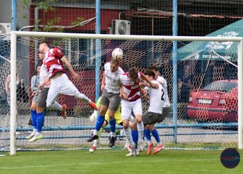 Vsetín pádí za třetí ligou a Všechovice přejel kanárem