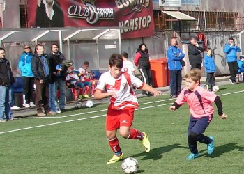 FOTBALOVÍ MLÁDEŽNÍCI BOJUJÍ I SPORTUJÍ