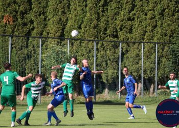 Skvělí brankáří Bil a Bant. Ten, co to nemá v popisu práce, byl v Novém Hrozenkově za Liptál zdí