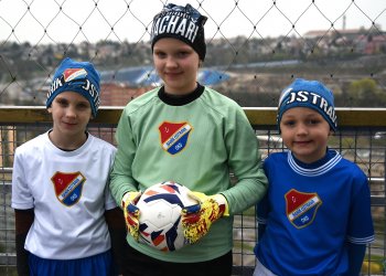 Nové dresy nejen pro baníkovskou mládež na přestávkové minizápasy
