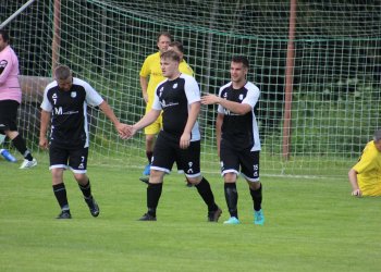 Derby rezerv ve Valašských Příkazech pro domácí. Proti Kloboukám všechny branky v prvním poločase