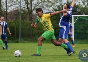 Martin Varga upletl rukavici a předal ji v prvním poločase Velké Lhotě