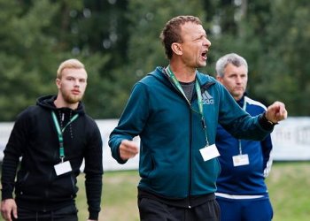 Foto č. 1 - Ze zlatého archívu valašského fotbalu - Radek Fojtů už jako hráč věděl, že bude trénovat