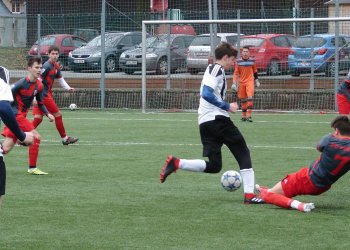 Foto č. 1 - Vsetínští dorostenci na úvod jara branku nedali