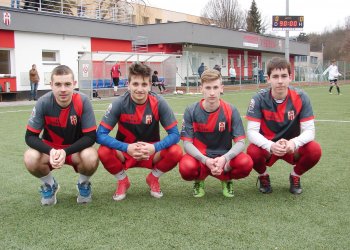 Foto č. 4 - Vsetínští dorostenci na úvod jara branku nedali