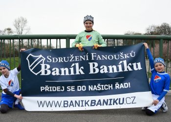Foto č. 4 - Nové dresy nejen pro baníkovskou mládež na přestávkové minizápasy