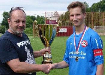 Foto č. 4 - Přeborníkem okresu starších žáků se stalo SD Valašské Polanky a Ústí