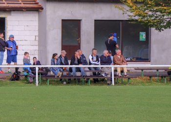 Foto č. 2 - V čele fotbalového ponížení Valašských Příkaz v Podlesí byl Robert Tydlačka
