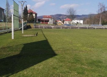 Foto č. 1 - Stadiony zejí prázdnotou - Karolinka