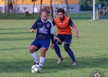 Foto č. 2 - Valašská jedenáctka pro Petra Košárka - Kámoš Radim Malina nám fandil z tribuny