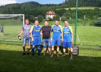Foto č. 1 - 12. ročník Memoriálu Jiřího Hnátka vyhráli staří páni Valašské Polanky