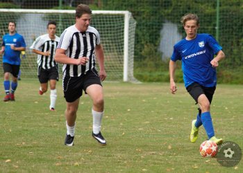 Foto č. 3 - Lukáš Škrla dává branky za Janovou v salovkách i kopačkách
