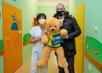 Foto č. 4 - ŠEVCI NA VÁNOČNÍ NÁVŠTĚVĚ NA DĚTSKÉM ODDĚLENÍ V KNTB