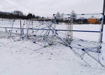Foto č. 1 - Komu nedaly branky pro mládežníky v Krhové spát? Lidský vandalismus nezná mezí