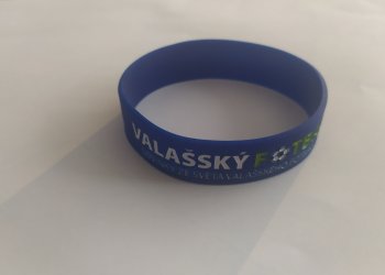 Foto č. 1 - Kup si silikónový náramek Valašského fotbalu, navrhni podporu charitativního projektu!