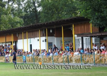 Foto č. 1 - Dveře do areálu Lhotky vždy otevřené