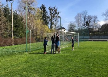Foto č. 1 - V Podlesí se zapojili do akce Ukliďme Česko - Ukliďme Valmez - Ukliďme Křivé