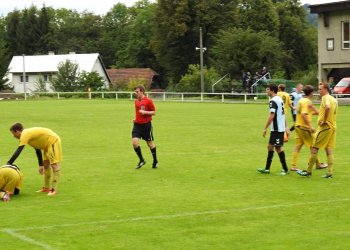 Foto č. 1 - Zkuste to. A když vás to bude bavit a půjde to dobře a budete mít i kus štěstí, můžete to dotáhnout klidně vysoko, říká rozhodčí Jiří Nevrla