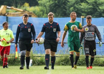 Foto č. 1 - Dvě penalty a dvě červené karty. Mladý rozhodčí Orság zvládl vypjatý duel ve Valašské Bystřici