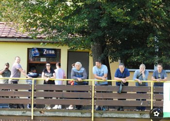 Foto č. 4 - Krhová B dala v Bynině dohromady jen deset hráčů. Domácí si s chutí zastříleli v čele s Petrem Pobořilem a Davidem Horákem
