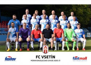 Foto č. 3 - Výborný podzim v divizi. Naši zástupci se seřadili těsně za pódiem