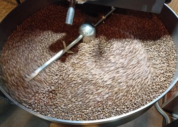 Foto č. 5 - Děkujeme Valašské pražírně Coffeebee. Výherci zimní Tip ligy si převzali ceny