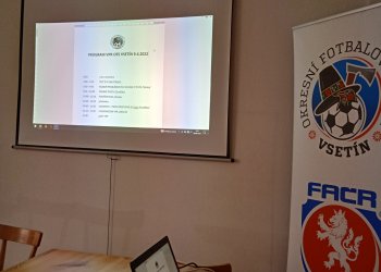 Foto č. 3 - Pokračuje vzdělávání perspektivních rozhodčích OFS Vsetín
