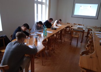 Foto č. 1 - Pokračuje vzdělávání perspektivních rozhodčích OFS Vsetín