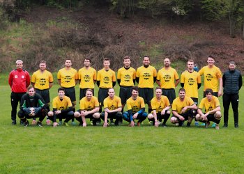 Foto č. 1 - Tygři v nových dresech v závěru dokonale otočili těžký zápas s rezervou Dolní Bečvy
