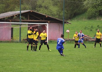 Foto č. 5 - Tygři v nových dresech v závěru dokonale otočili těžký zápas s rezervou Dolní Bečvy