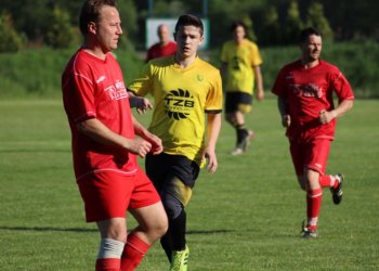Foto č. 3 - Tygři byli prostě ve Lhotce mladší. Podruhé jim body vystřelil Chuchma