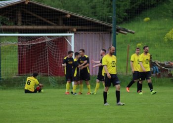 Foto č. 1 - Kdo s Jarcovou do okresního přeboru. Po pokoření Tygrů mají blíže borci z Byniny