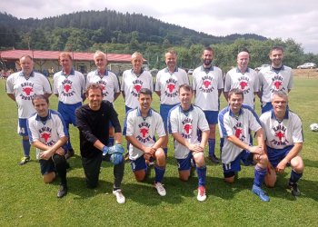 Foto č. 1 - 14. ročník Memoriálu Jiřího Hnátka vyhráli staří páni Hovězí