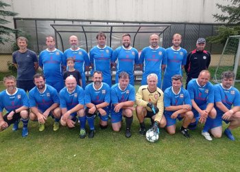 Foto č. 2 - 14. ročník Memoriálu Jiřího Hnátka vyhráli staří páni Hovězí