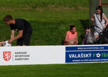 Foto č. 2 - www.valasskyfotbal.com podpořil dobrou věc! OFS  Vsetín nabízí FOTBALOVÉ ARÉNY PRO NEJMENŠÍ FOTBALISTY