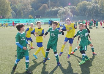 Foto č. 1 - U 12 čtvrtá, U 13 druhá na meziokresním turnaji v Rožnově pod Radhoštěm