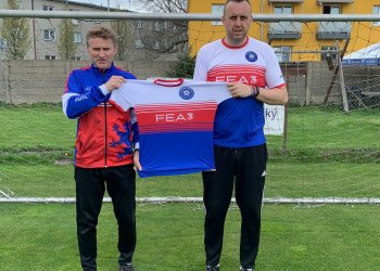 Foto č. 3 - Stali jsme se členy rodiny Cutline a FEA3 - tým Valašského fotbalu v novém