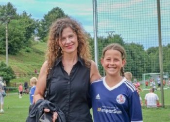 Foto č. 1 - Naše Sofie Hausová válí a ukazuje, že fotbal není jen chlapeckou disciplínou