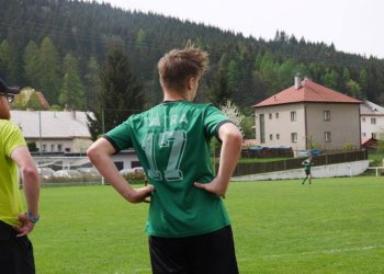 Foto č. 1 - Fotoreportáž - dorostencům VKK zápas sousedů v tabulce nevyšel. Mladší žáci vyhráli v Loukách