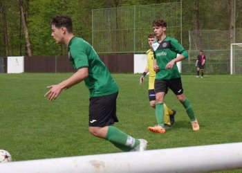 Foto č. 4 - Fotoreportáž - dorostencům VKK zápas sousedů v tabulce nevyšel. Mladší žáci vyhráli v Loukách