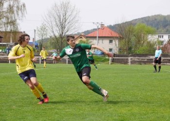 Foto č. 5 - Fotoreportáž - dorostencům VKK zápas sousedů v tabulce nevyšel. Mladší žáci vyhráli v Loukách