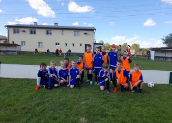 Foto č. 2 - Uplynulý týden meziříčské mládeže - 1. května. Konfrontace našich partnerských klubů v kategorii U10 s VKK