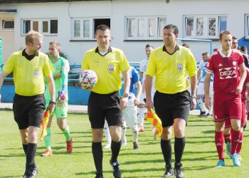 Foto č. 1 - Vzpomínkové tablo rozhodčích